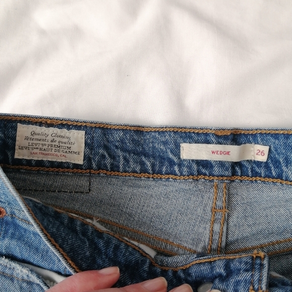 Levi's Premium Wedgie Jeans in These Dreams Medium Wash High Waist Ankle 26 - Picture 11 of 16